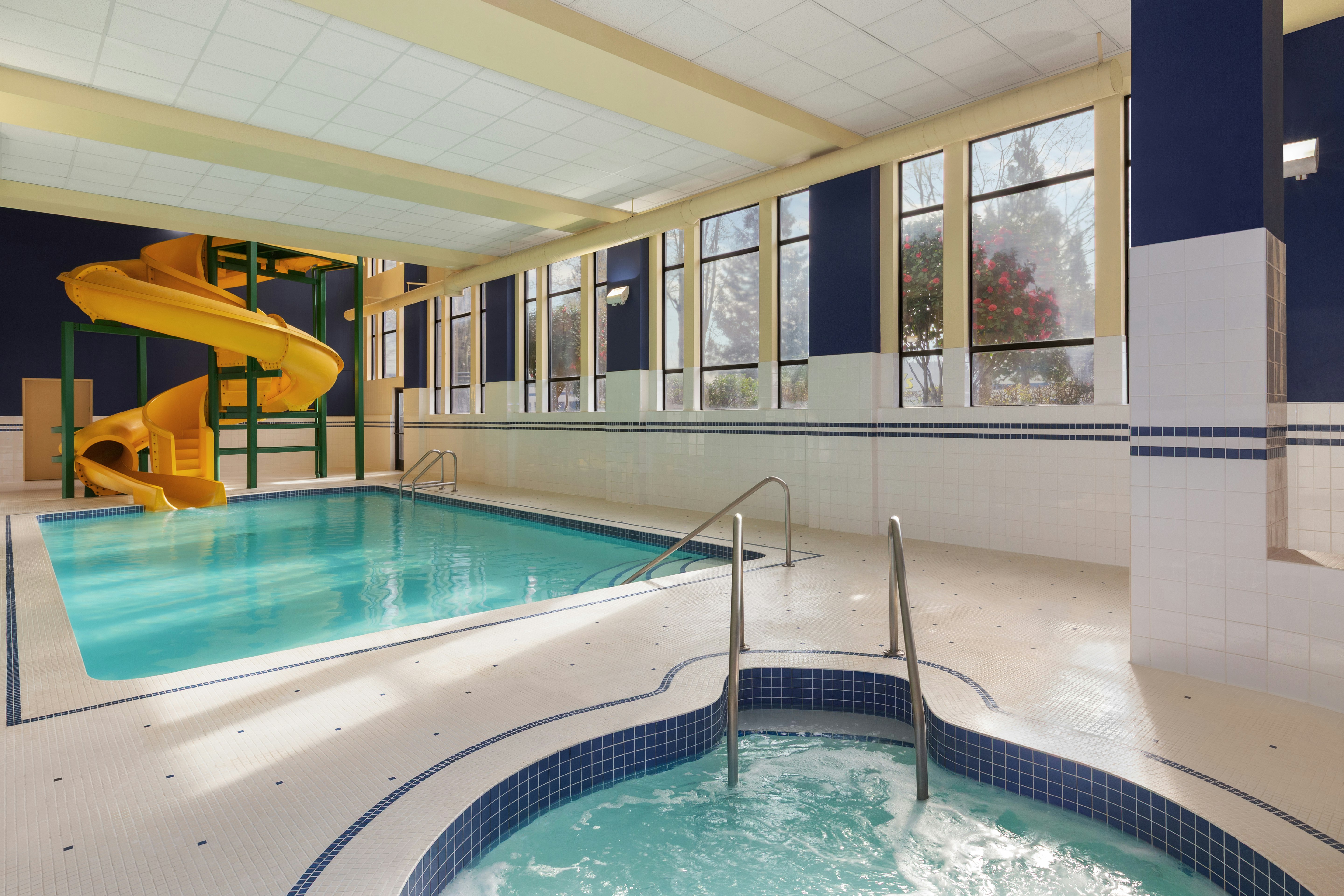 Hampton Inn and Suites by Hilton Langley Surrey 24/72