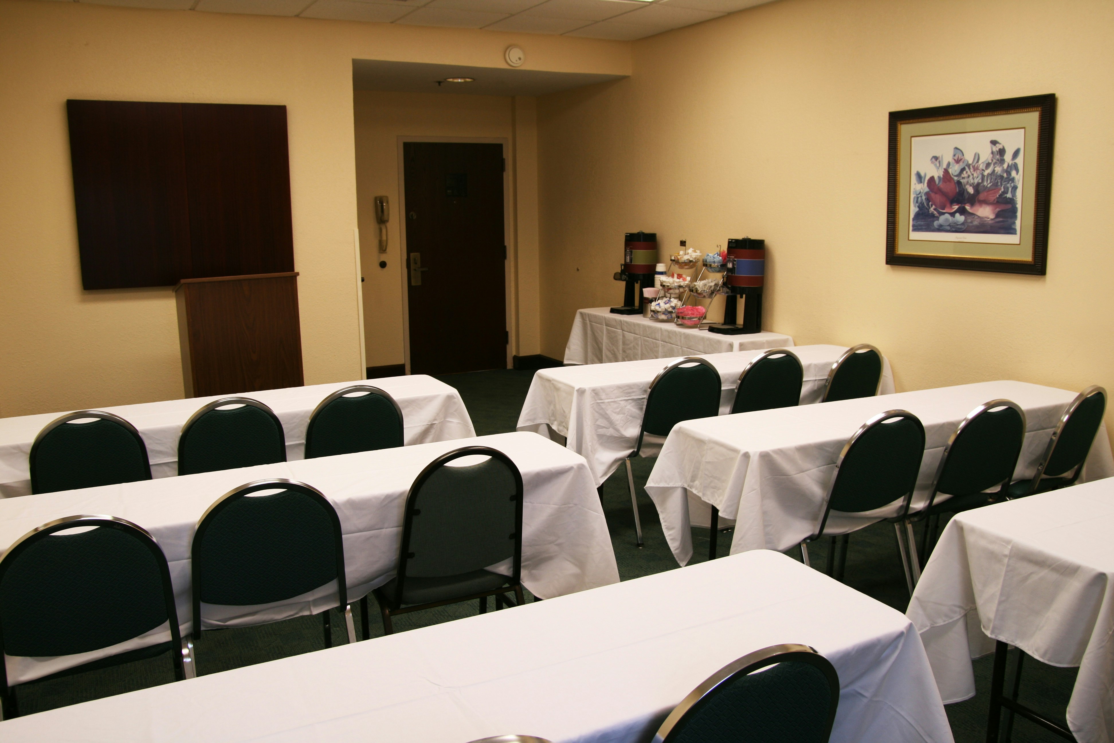 Hampton Inn & Suites Jackson Downtown-Coliseum 69/76