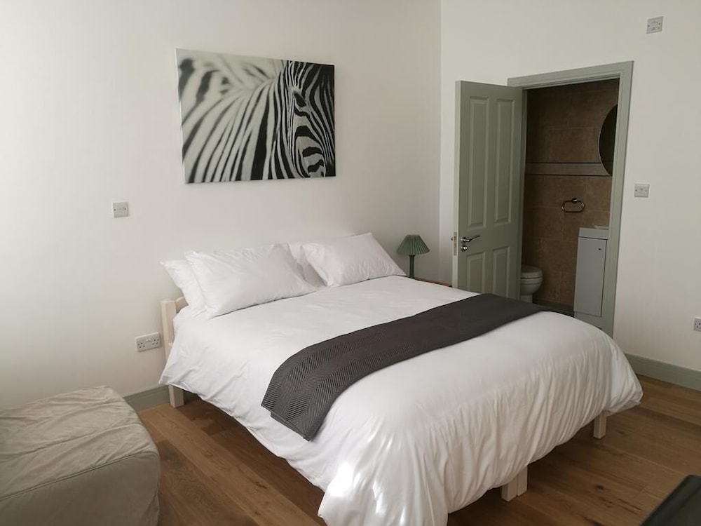 WET, TWIN BEDS