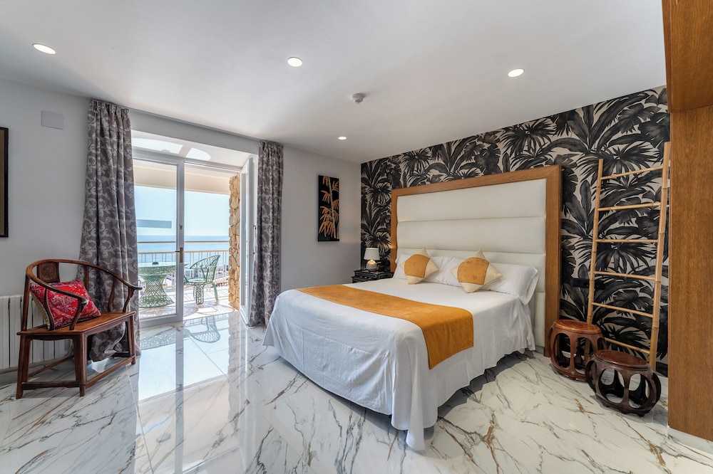 Hotel Roger de Flor by Seleqtta 22/66
