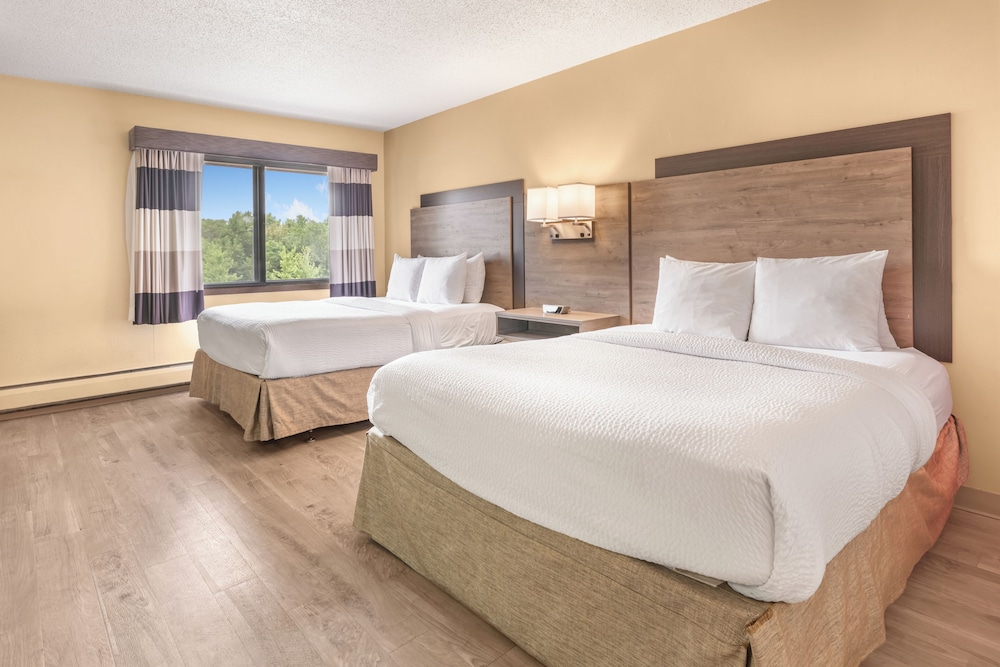 Classic, Single, 2 Queen Beds, Accessible، Ramada By Wyndham Minneapolis Golden Valley 2/4