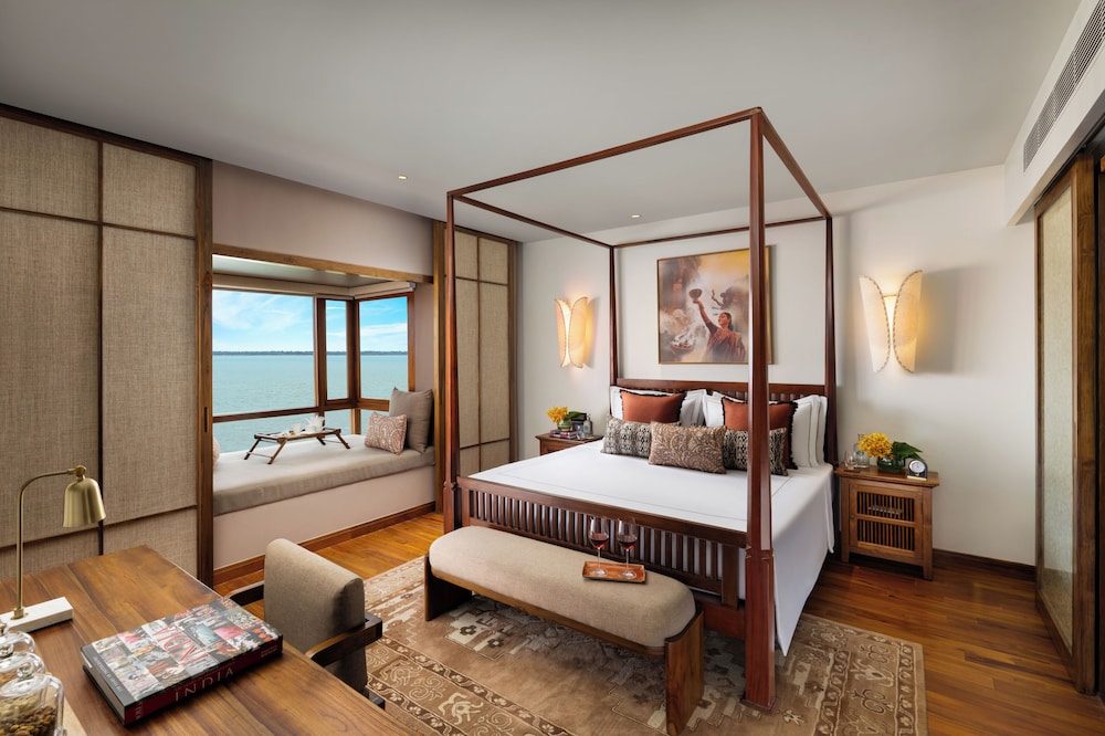 Grand, Luxury, Suite, King Bed, Ganges View
