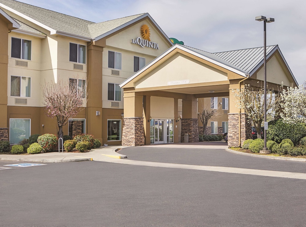 La Quinta Inn & Suites by Wyndham Central Point - Medford 3/48