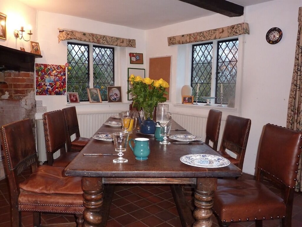 Dunsfold B&amp;B 37/44