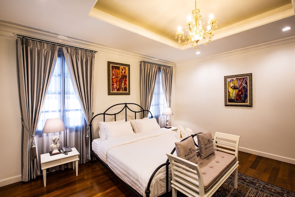 DELUXE, KING BED