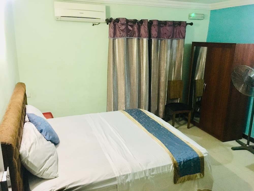 HOME INN HOTEL AND SUITES 14/33