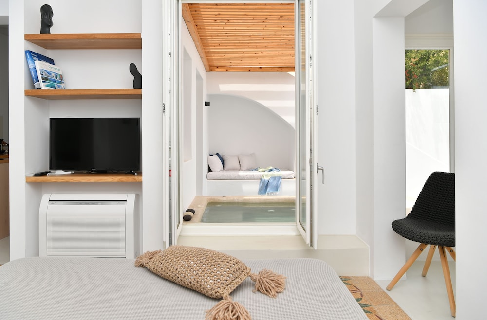 Thiro Villas Santorini 25/27