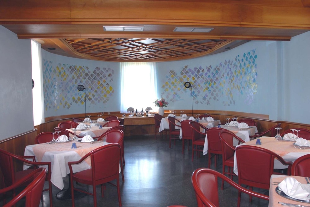 restaurant-cafeteria