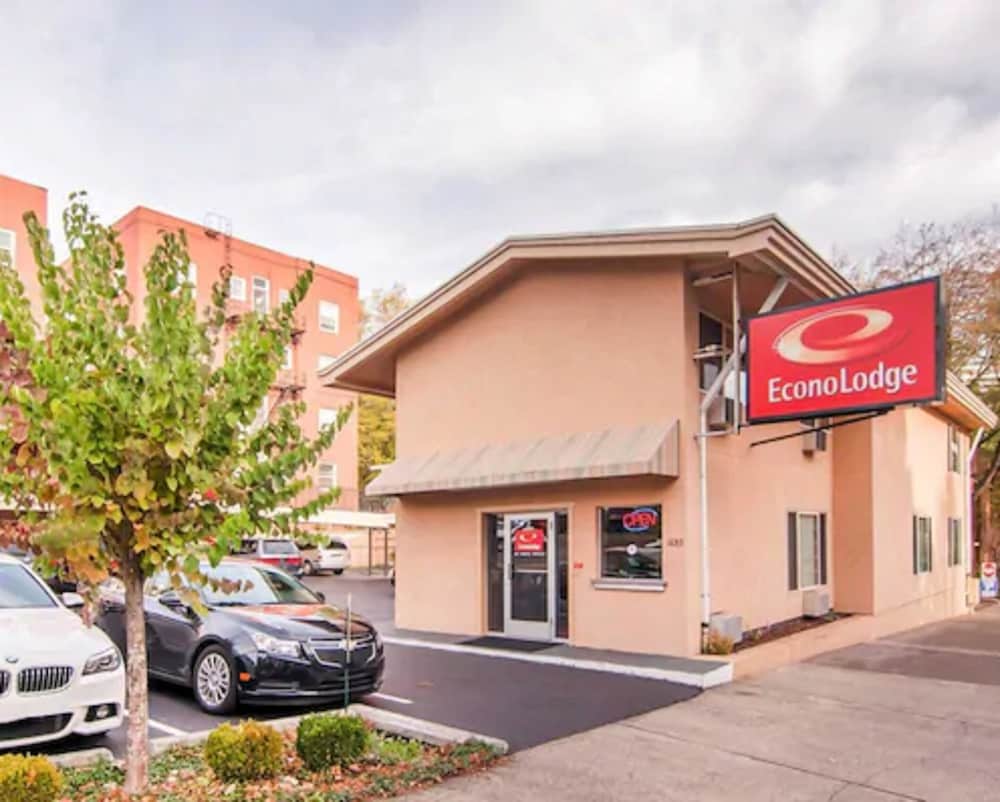 Econo Lodge Portland Downtown, OR 3/12