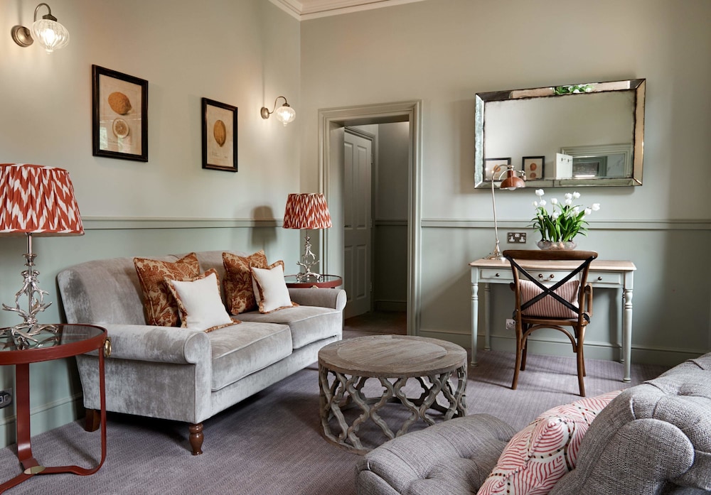 Careys Manor & Senspa 41/55