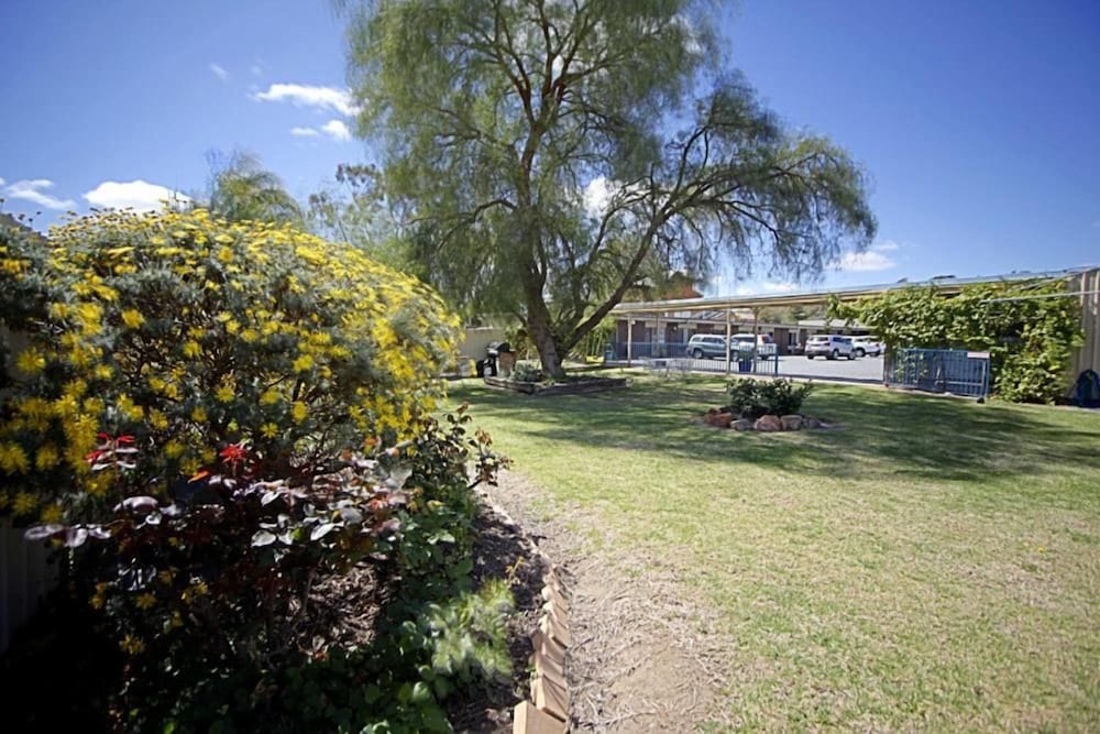 Bidgee Motor Inn 40/50