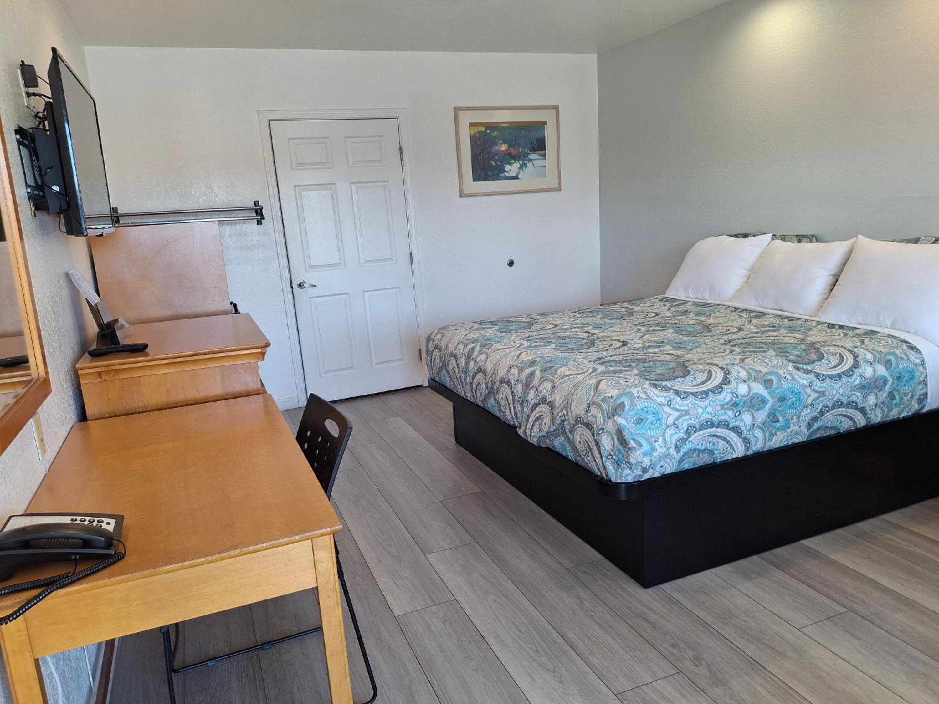 ROOM, KING BED