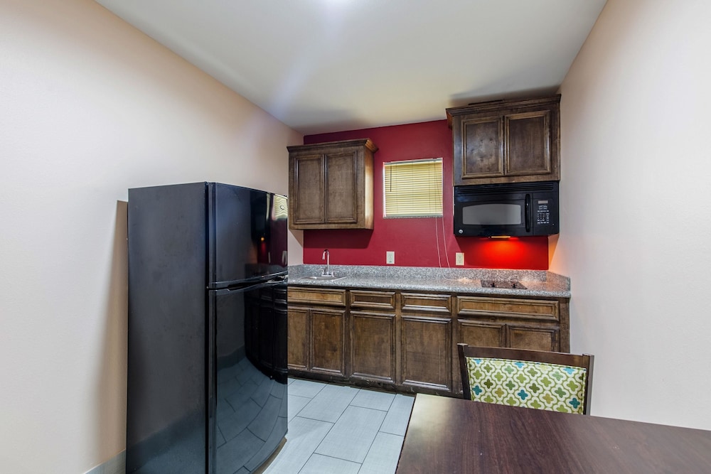 Quality Inn & Suites Bridge City/Orange 25/29