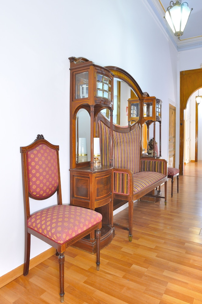 Hostal Girona 35/50