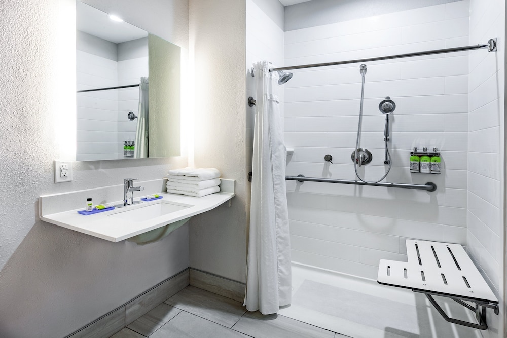 Holiday Inn Express Suites Port Lavaca 17/53