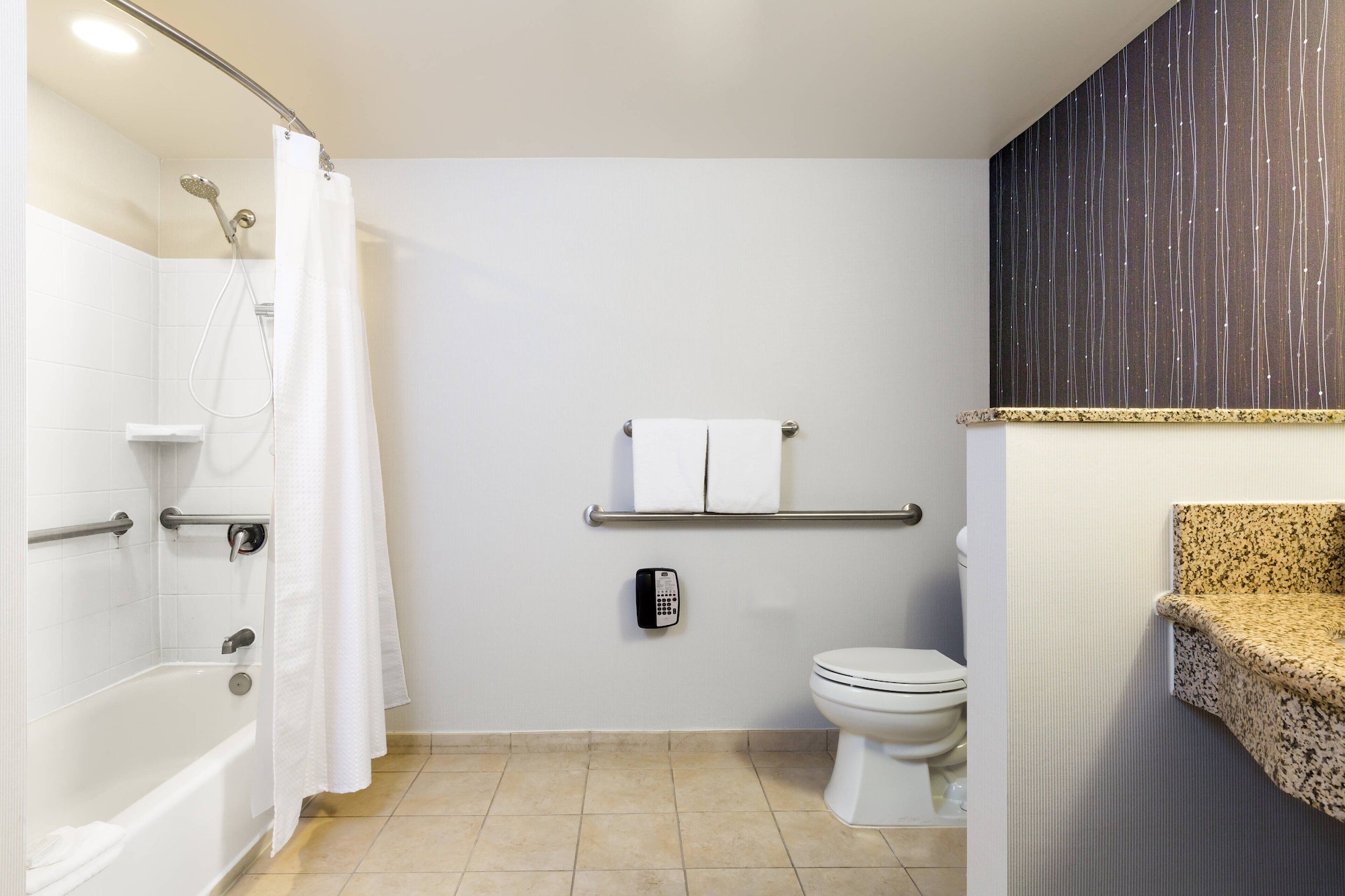 غرفة تنفيذية بسريرين كوين، Courtyard By Marriott Houston By the Galleria 2/3