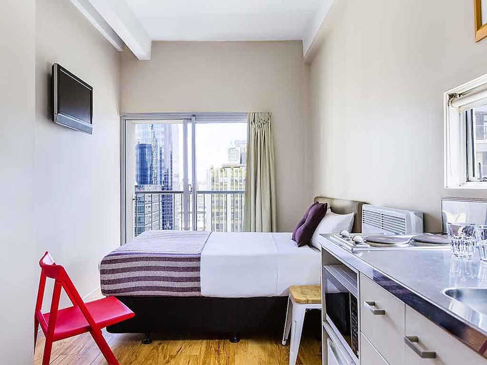 STUDIO, DOUBLE BED