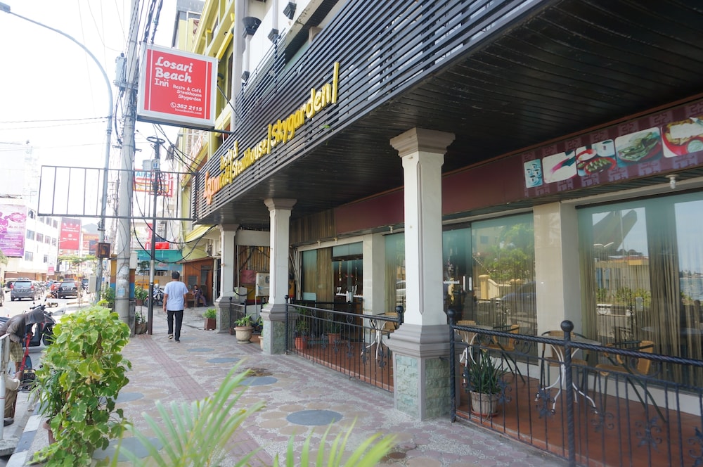 Losari Beach Inn 5/32