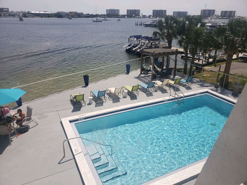 Inn on Destin Harbor, an Ascend Collection Hotel 37/59