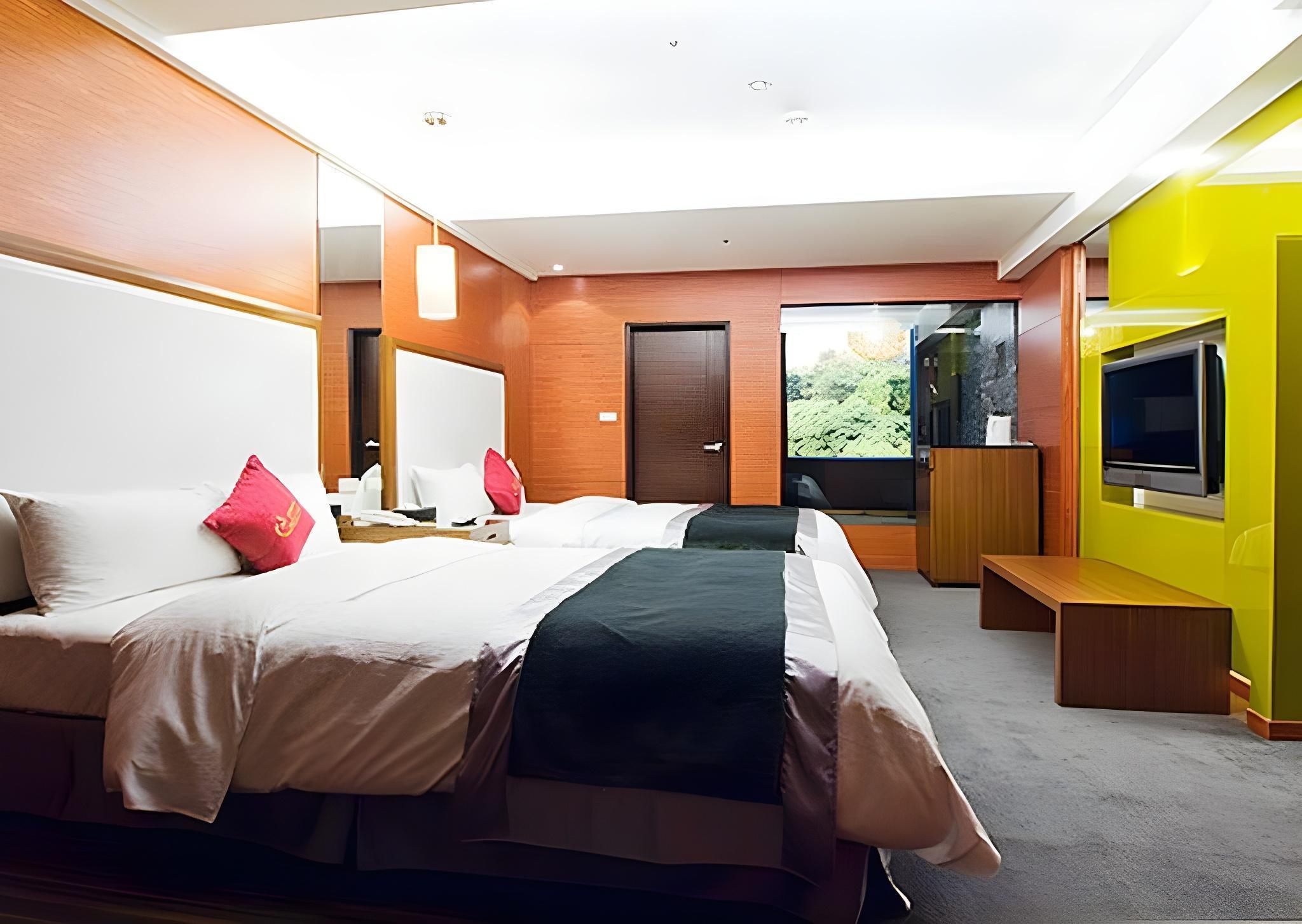 Golden Hot Spring Hotel 8/17