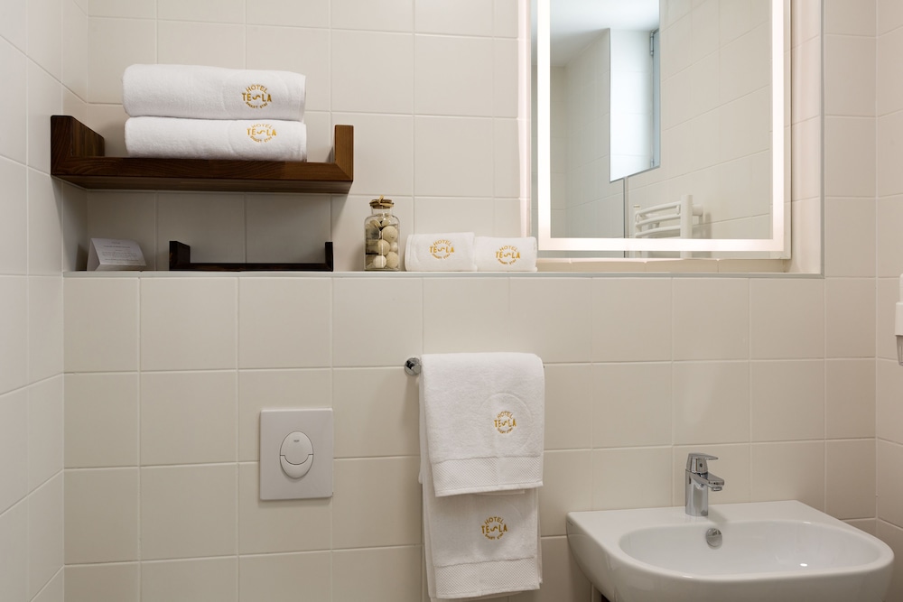 HOTEL TESLA SMART STAY 42/43
