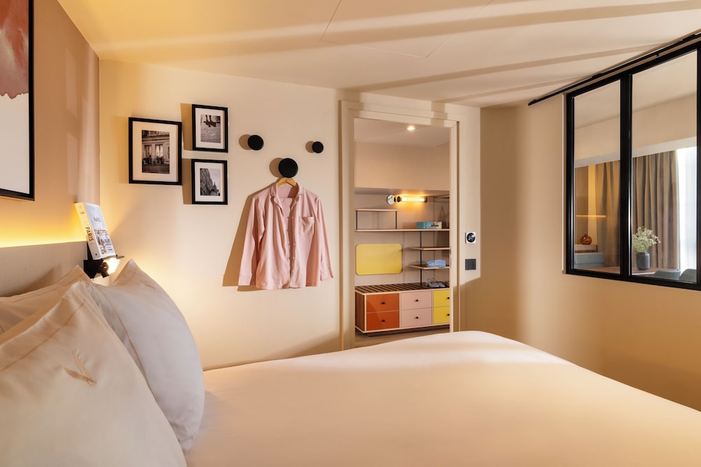 1 BEDROOM, PREMIUM, APARTMENT