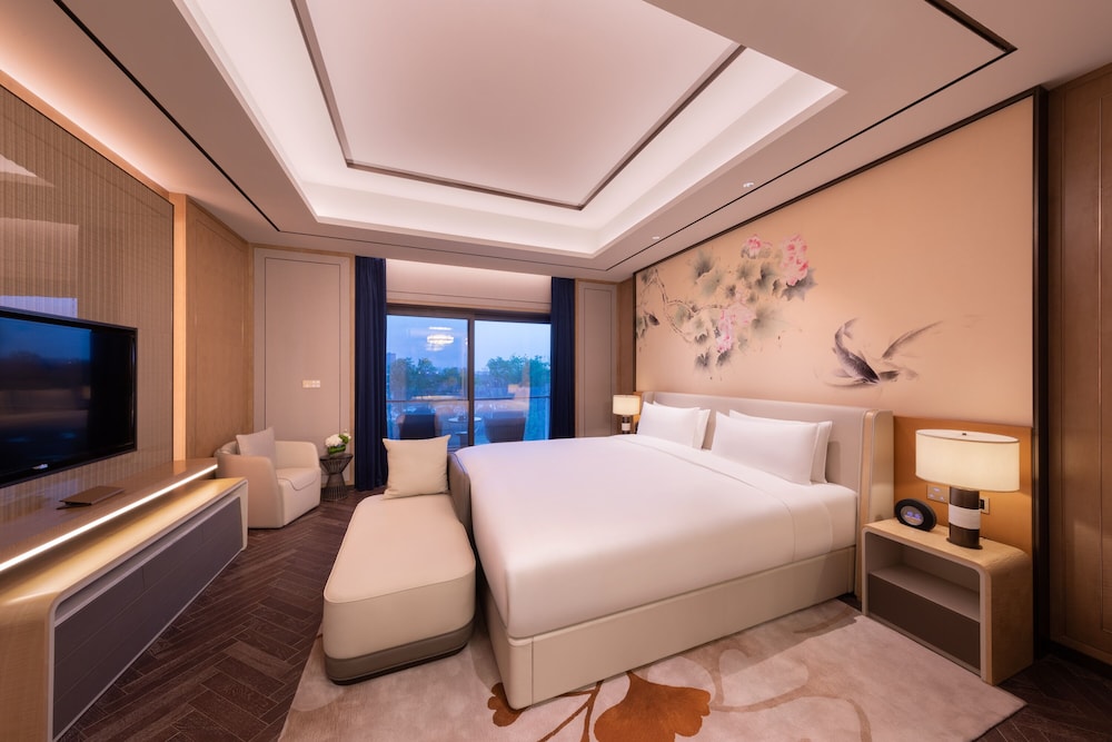 Red Level, Grand, Presidential, Suite, 2 King Beds