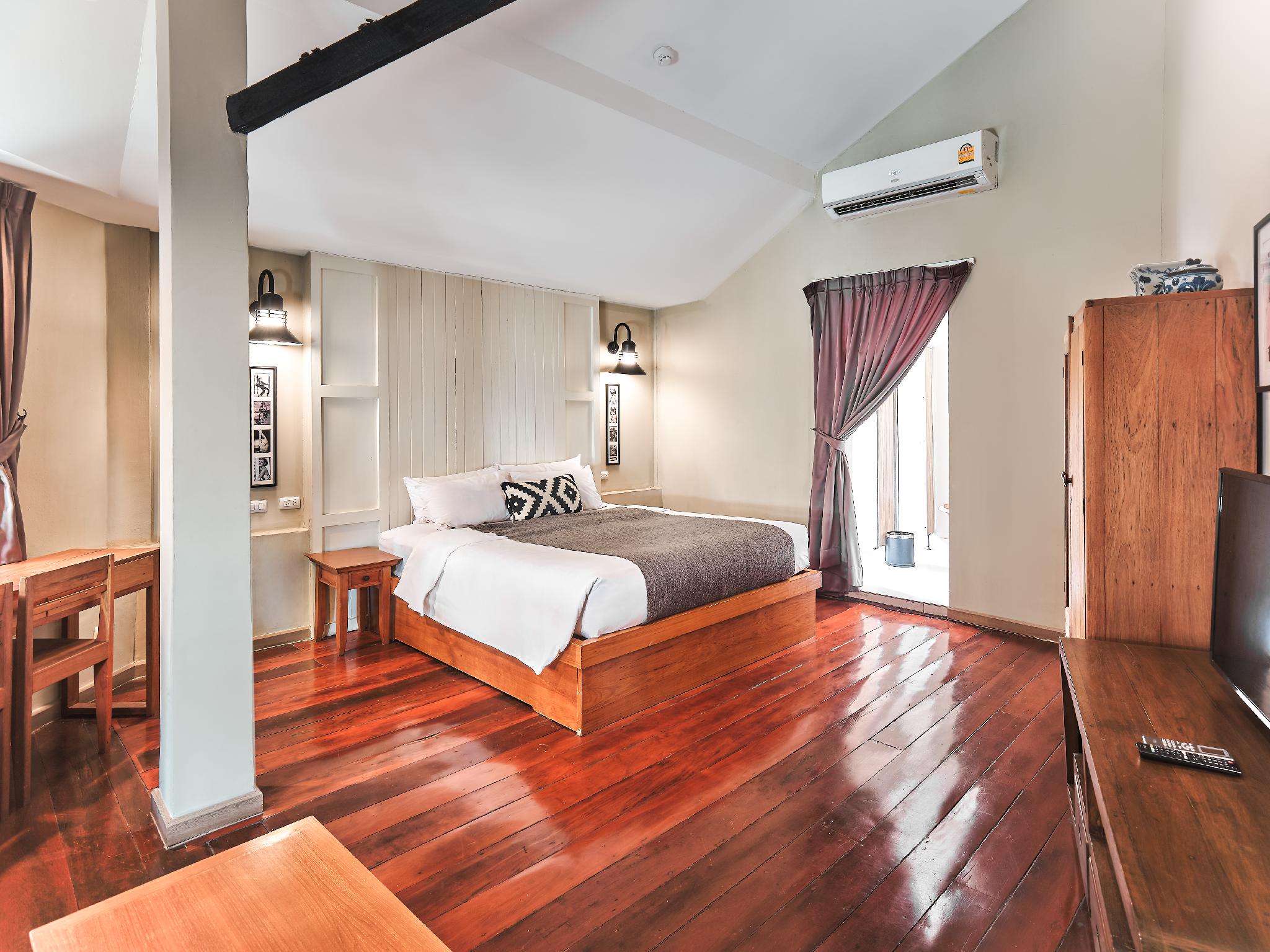 MASTER, SUITE, KING BED