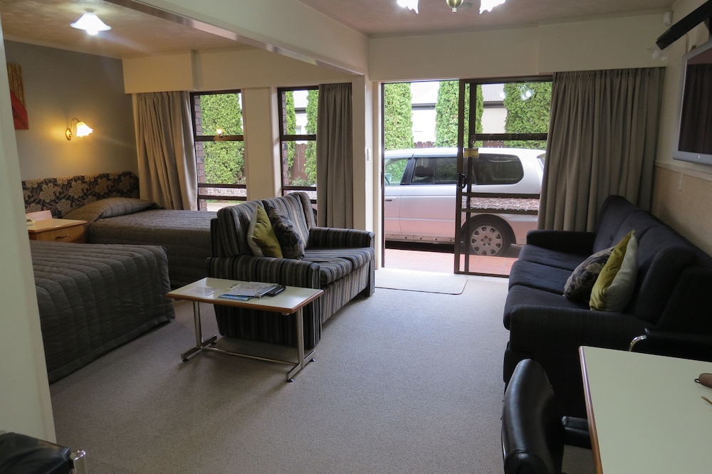 Beetham Park Motel 37/54