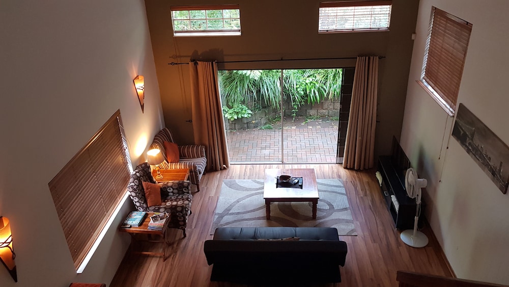 Six Valk Avenue Self Catering Guest House 11/50