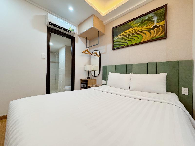 Room, Double Bed, No Window