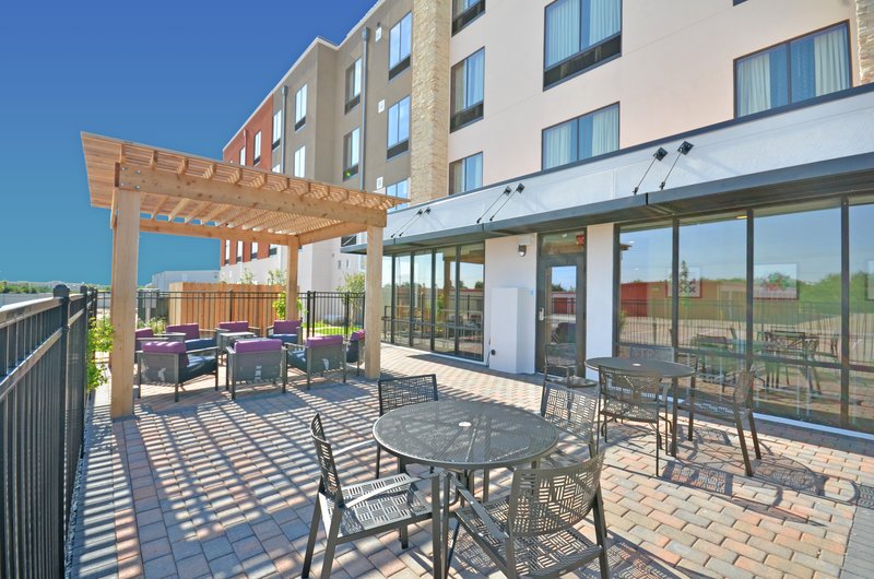 Holiday Inn Express & Suites Oklahoma City Mid - Arpt Area 25/25