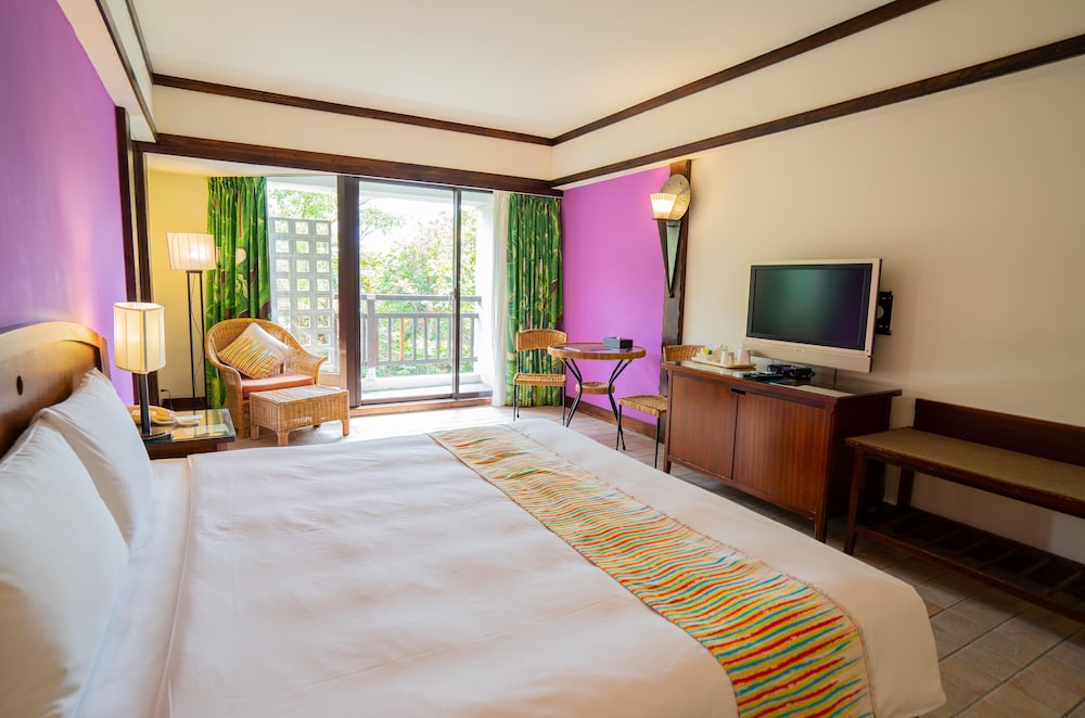 Yoho Beach Resort 30/76