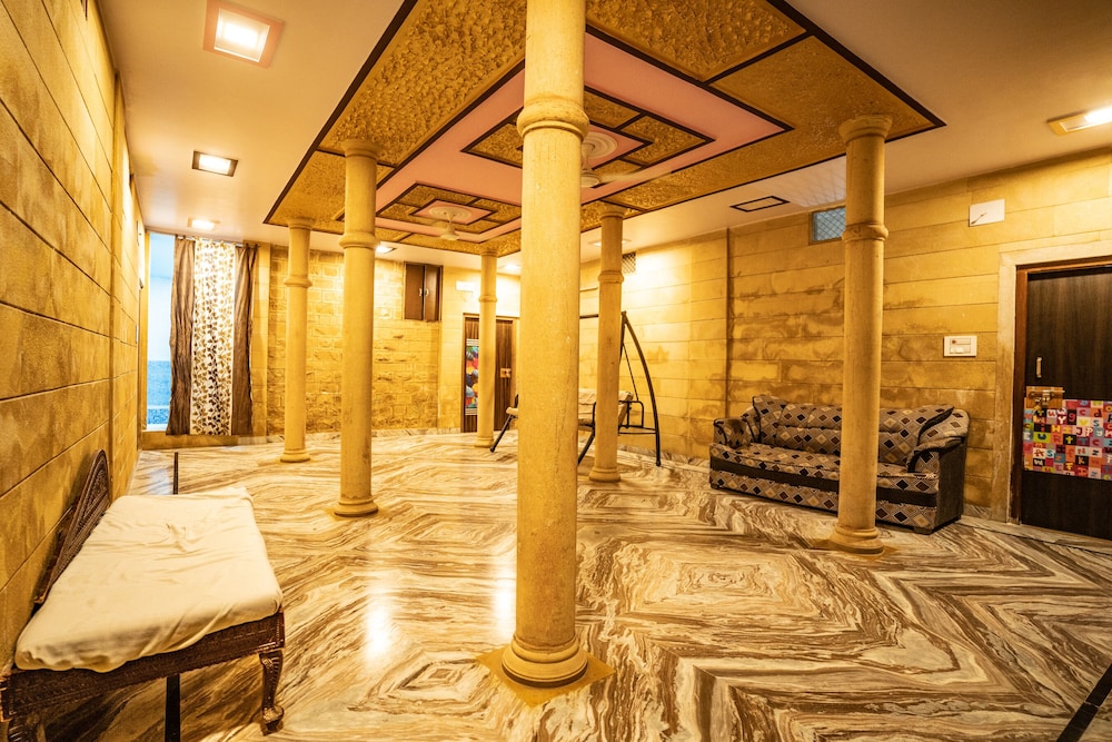 Hotel Marina Mahal 30/50
