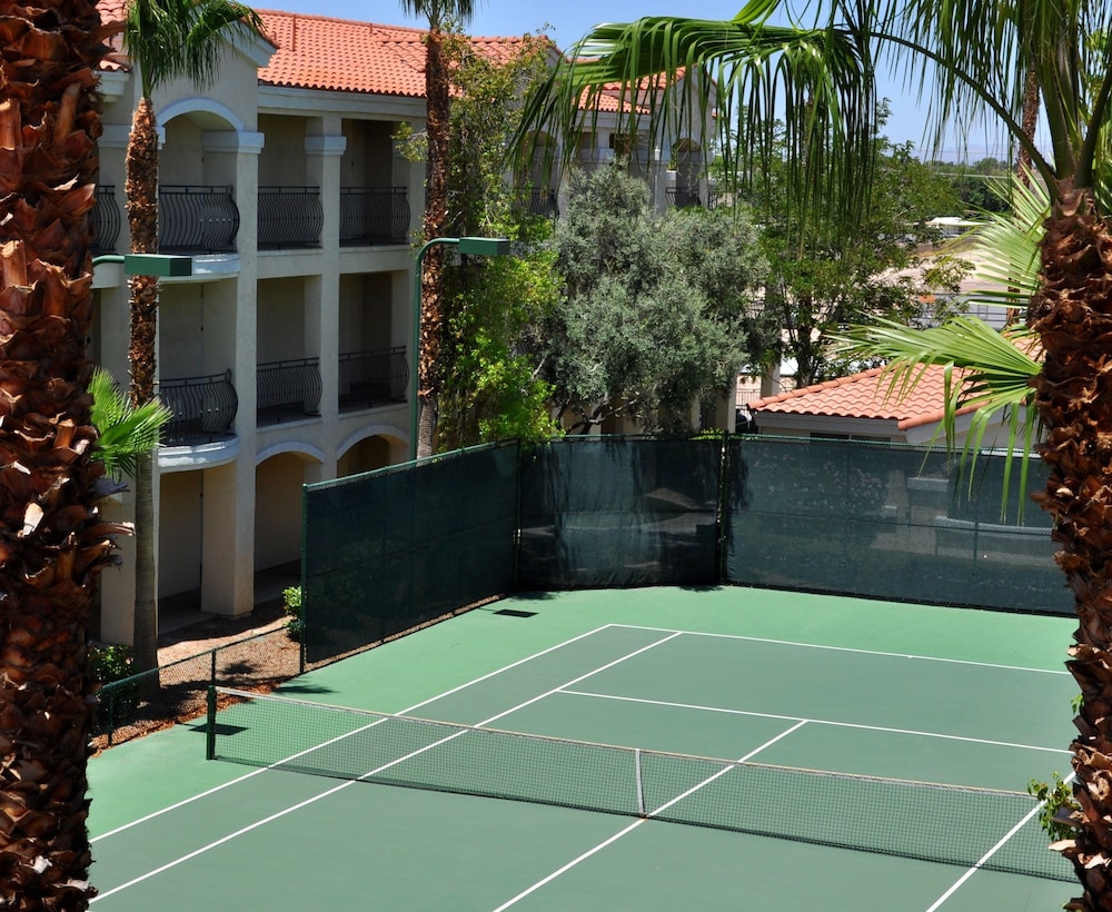 Club De Soleil All-Suite Resort 21/44