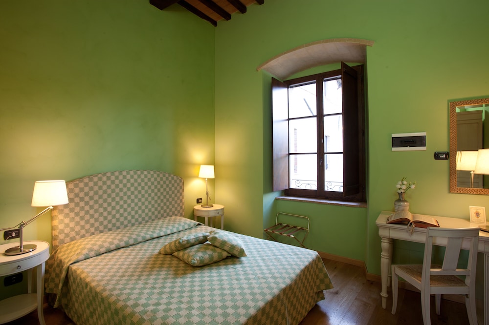 غرفة كلاسيكية بسرير كوين، Castello di Baccaresca 3/10