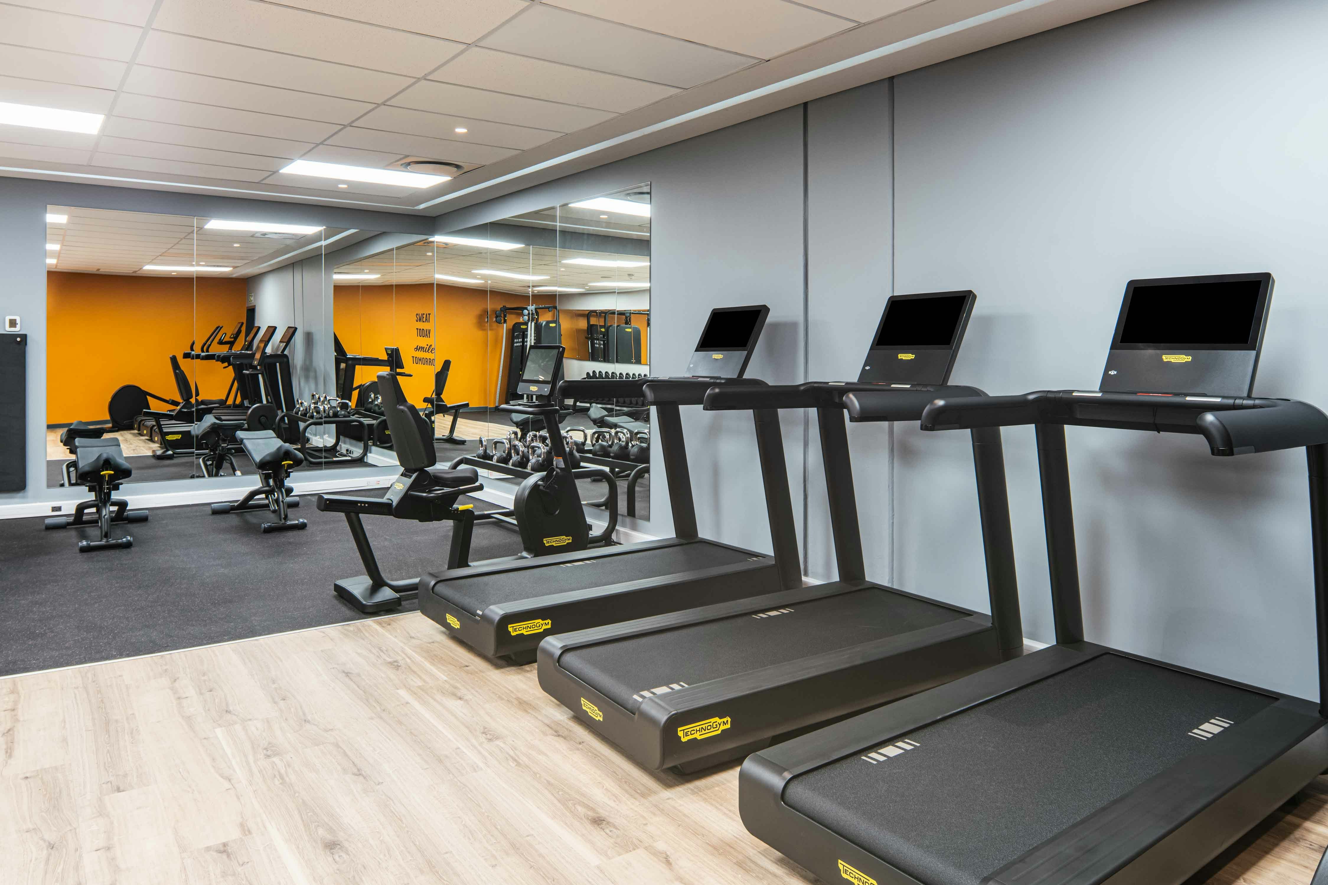 Hampton by Hilton Sandton Grayston 21/40