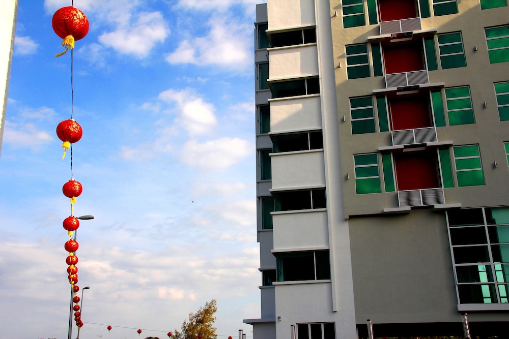 906 Premier Hotel 5/33