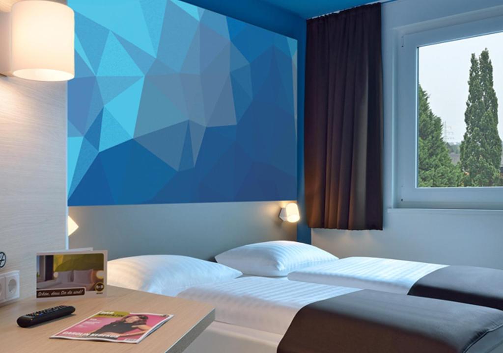ROOM, TRIPLE