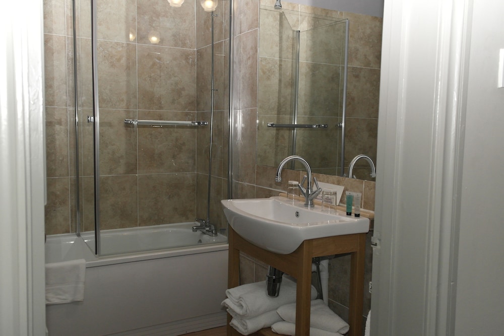 Wards Hotel 23/26