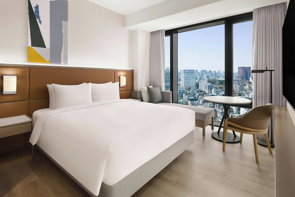 Room, Queen Bed, City View