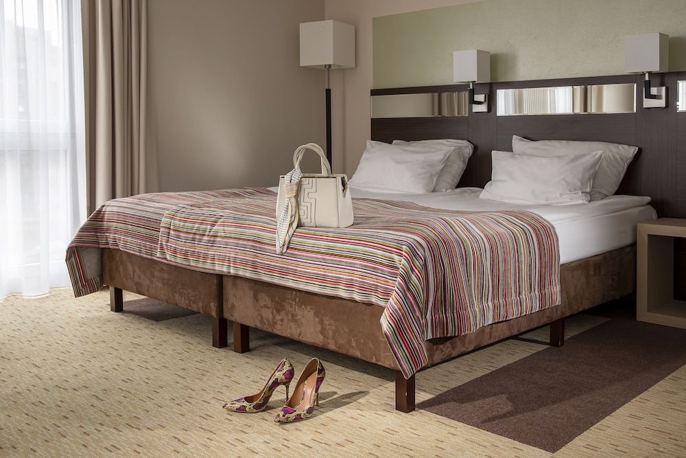 DELUXE, DOUBLE BED