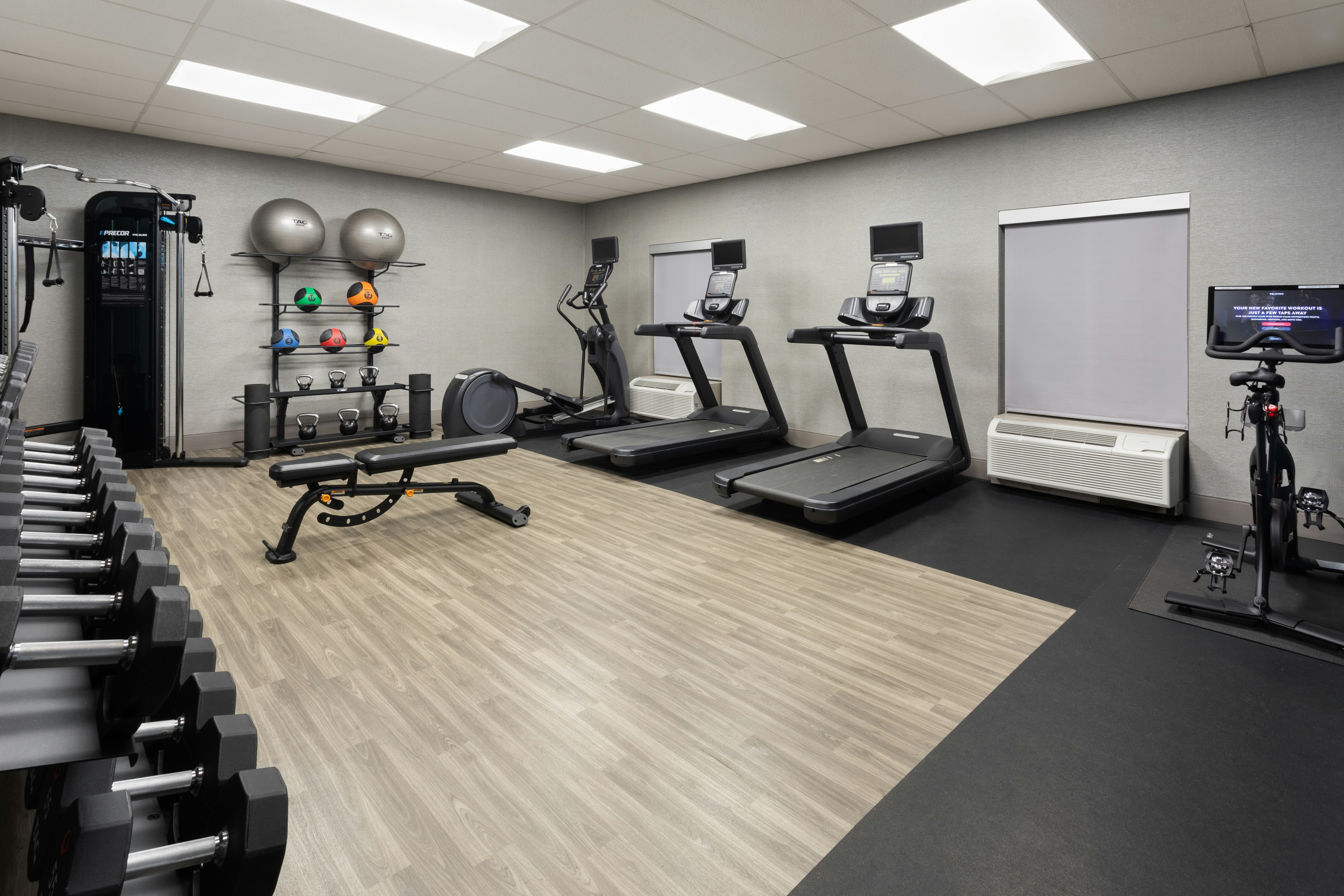 Hampton Inn Suites Scottsburg 52/82