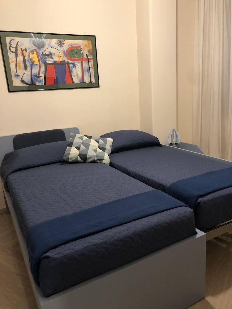Room, Twin Beds, External Bathroom