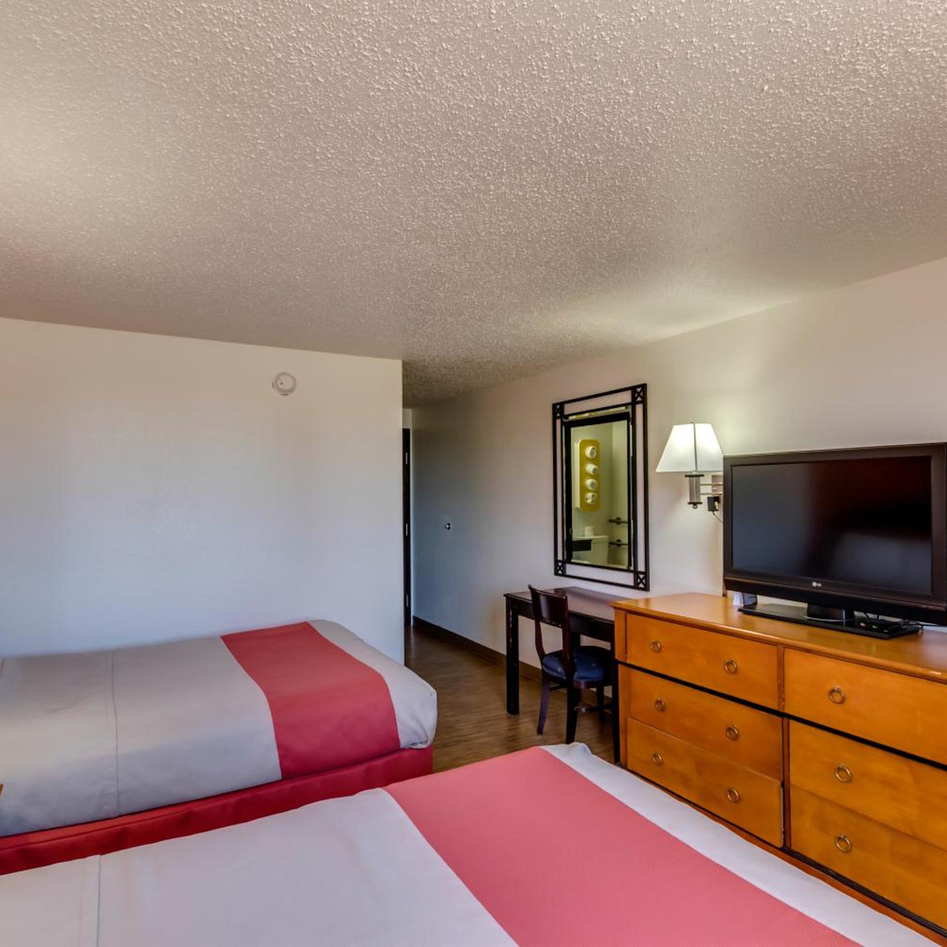 Deluxe, Quadruple, Motel6 Albert Lea, MN 2/10