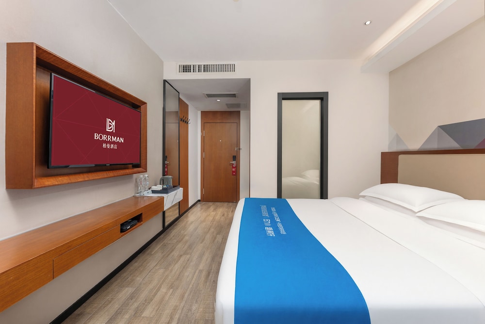 Superior, Queen Bed, City View, Light Housekeeping