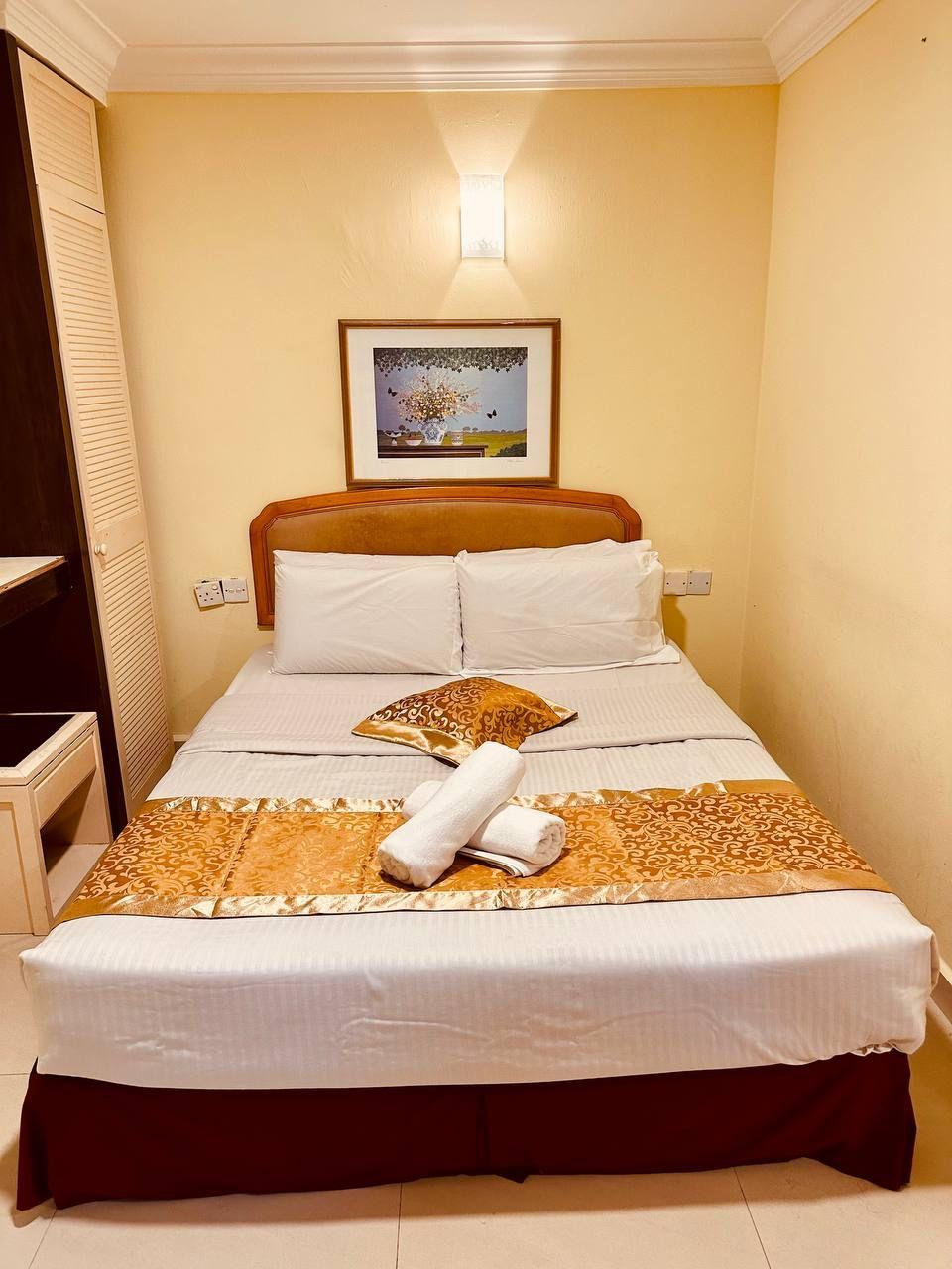 Standard, Twin Beds