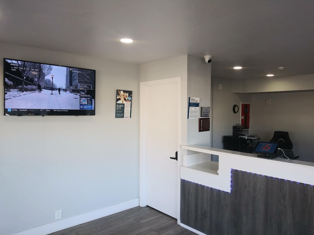 Motel6 West Sacramento, CA 8/60