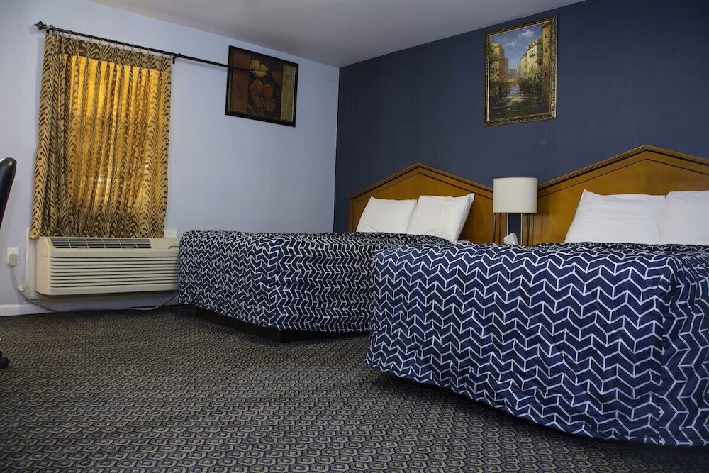 At 9 Motel Near Freehold I-195 20/38