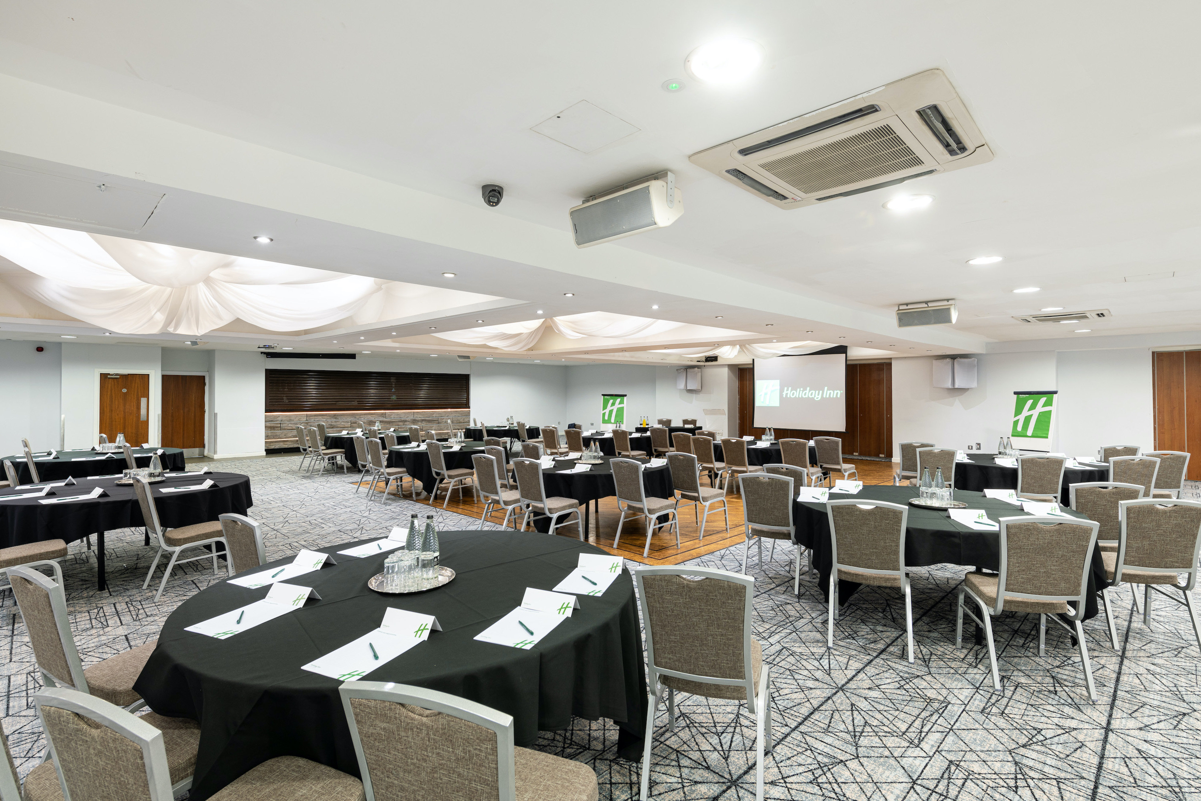 Holiday Inn Manchester - Oldham, an IHG Hotel 42/48